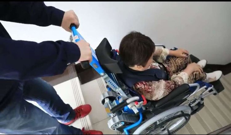 履带爬楼车销售 残疾人爬楼机 电动爬楼车生产定制